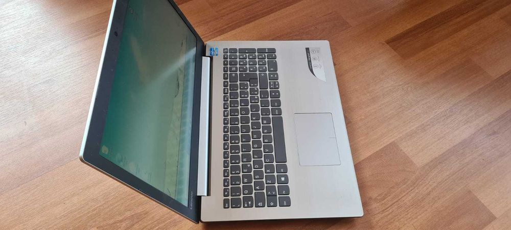 Laptop Lenovo core i3 ,  12 gb ram ssd 240