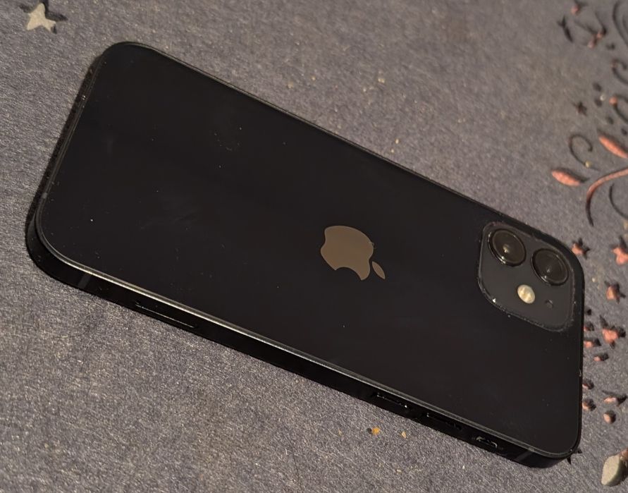 iPhone 12, 128Gb memorie, arată și funcționează foarte bine