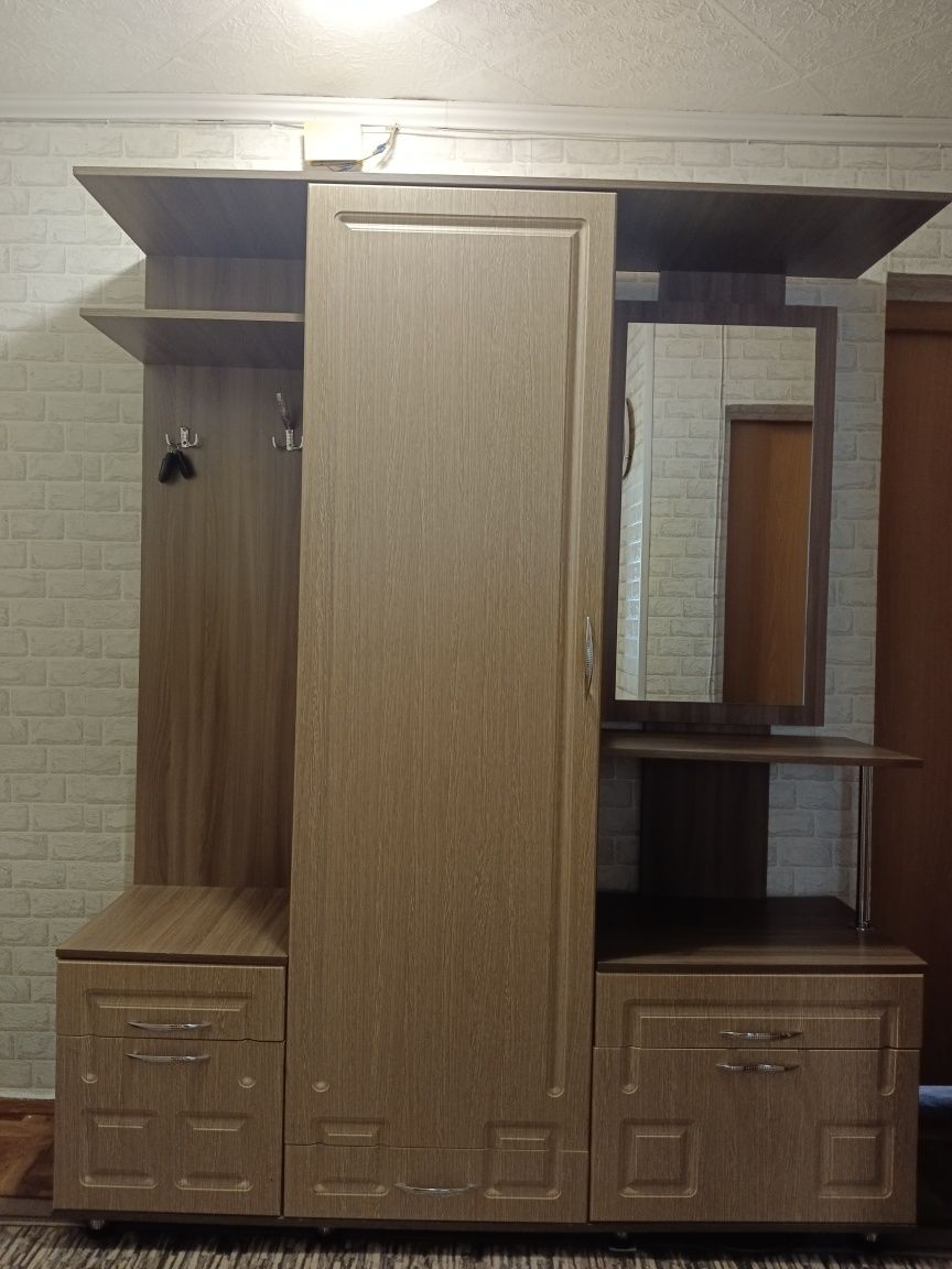 Продам удобную прихожую