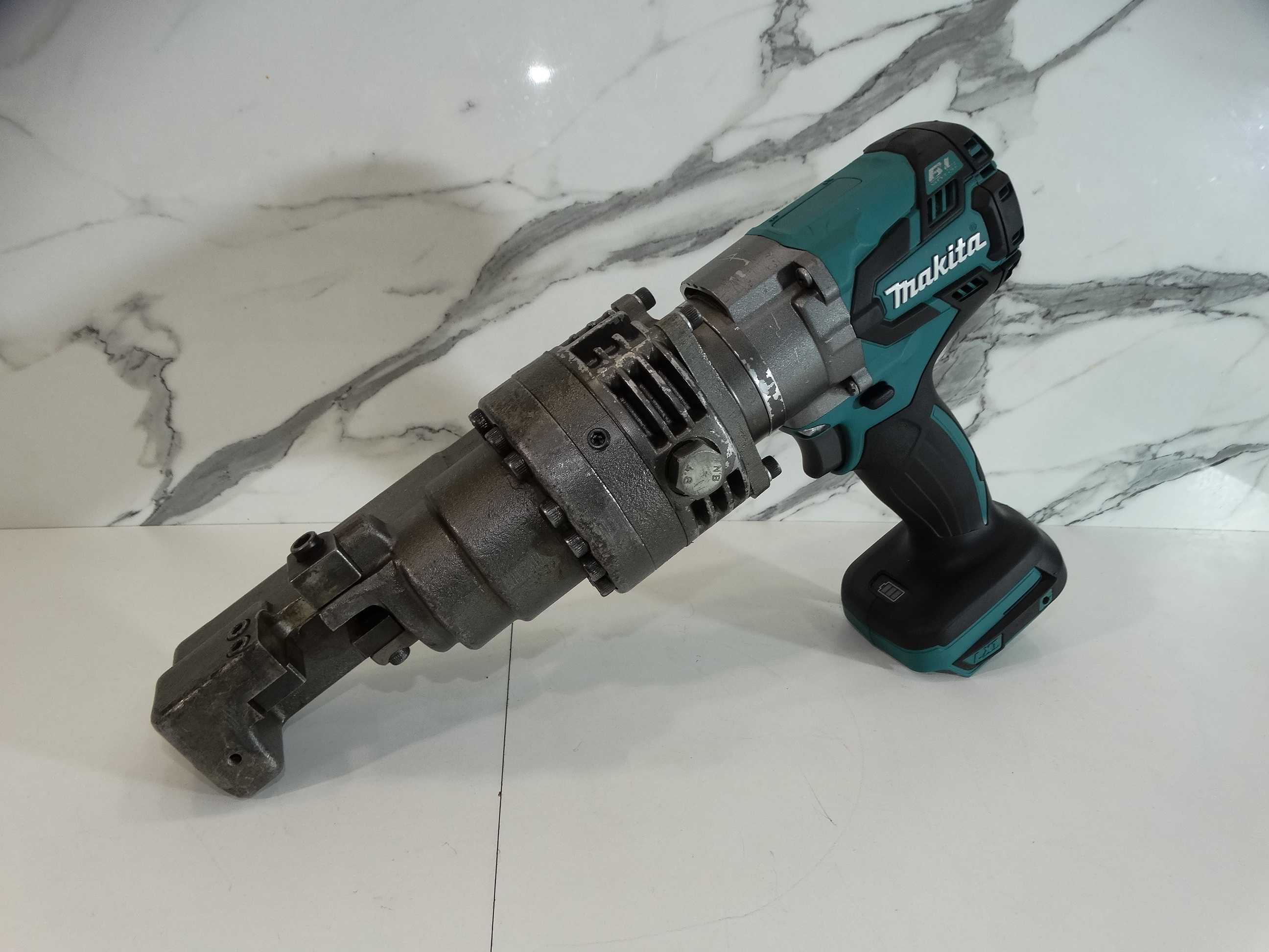 Makita DSC 163 - Машина за рязане на арматура до 16 мм