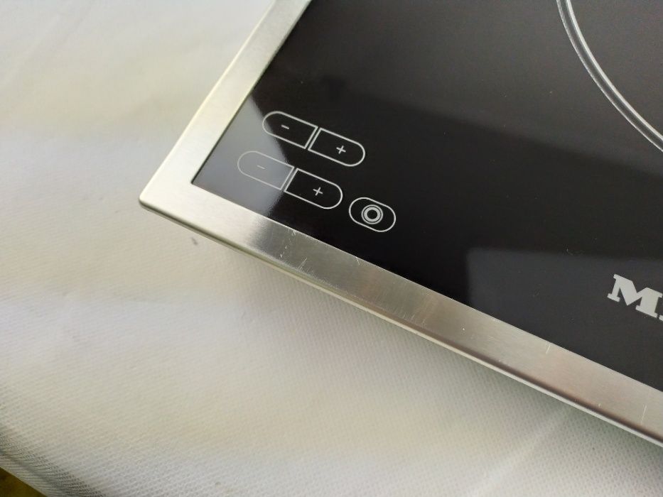 Miele Дизайнерски Керамичен плот за вграждане, котлон 80см KM 551 EDST