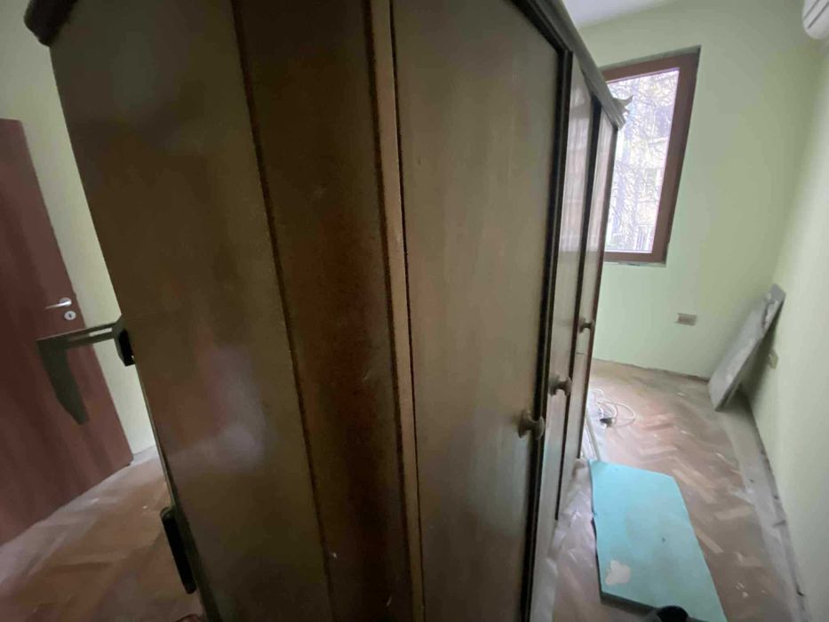 Дървен трикрилен гардероб - 185/175