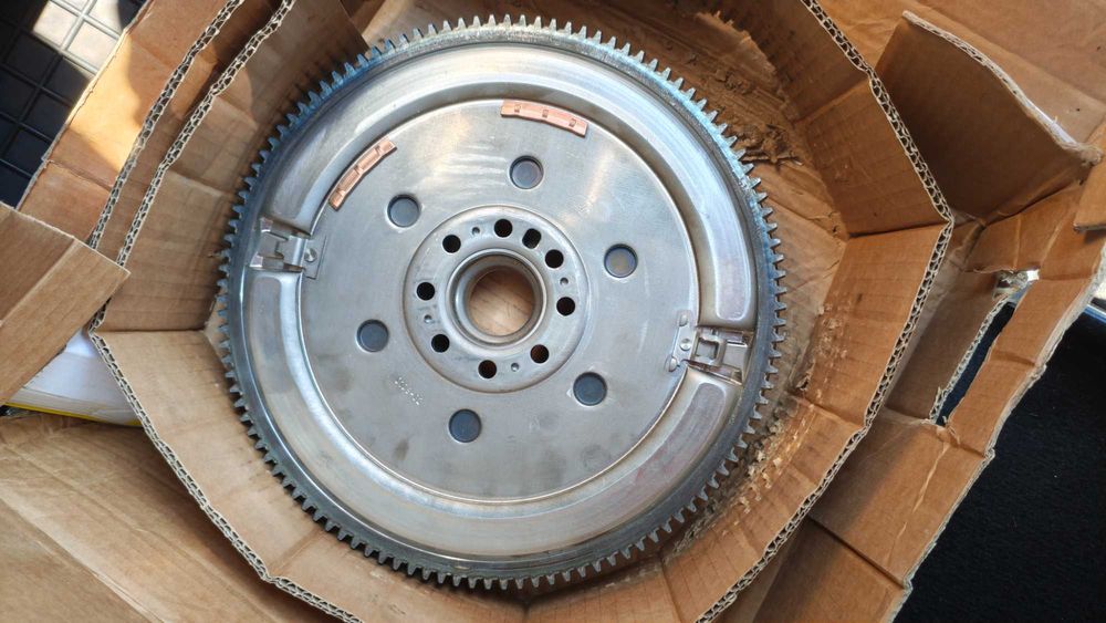 Volanta LUK noua 2.0 TDCi Ford Galaxy 2 C/S Max Focus 2 Kuga 1 Mondeo4