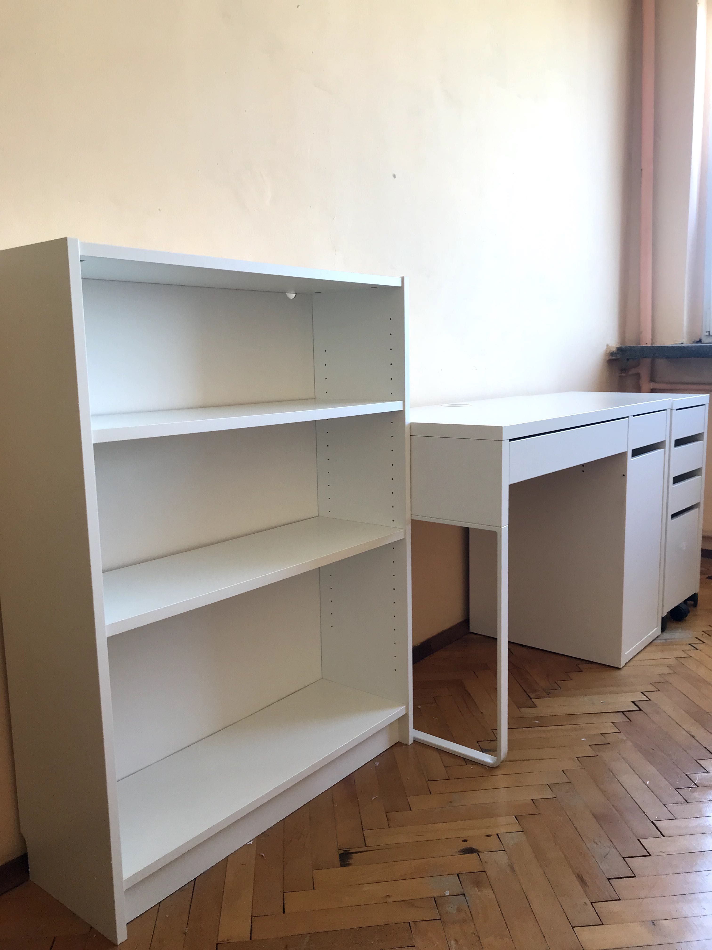 Бюро и контейнер IKEA MICKE и ниска библиотека IKEA BILLY