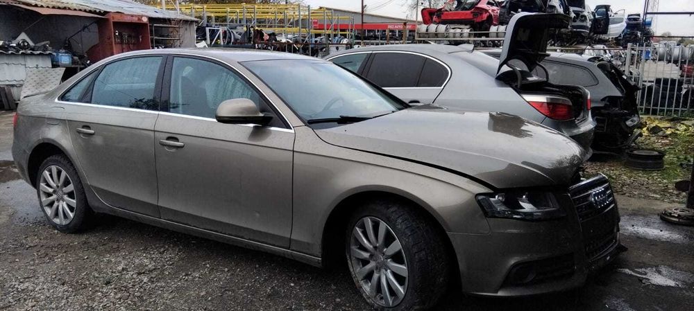 Dezmembrez Audi A4 B8 2.0 TDi an 2009 cod motor CAGA