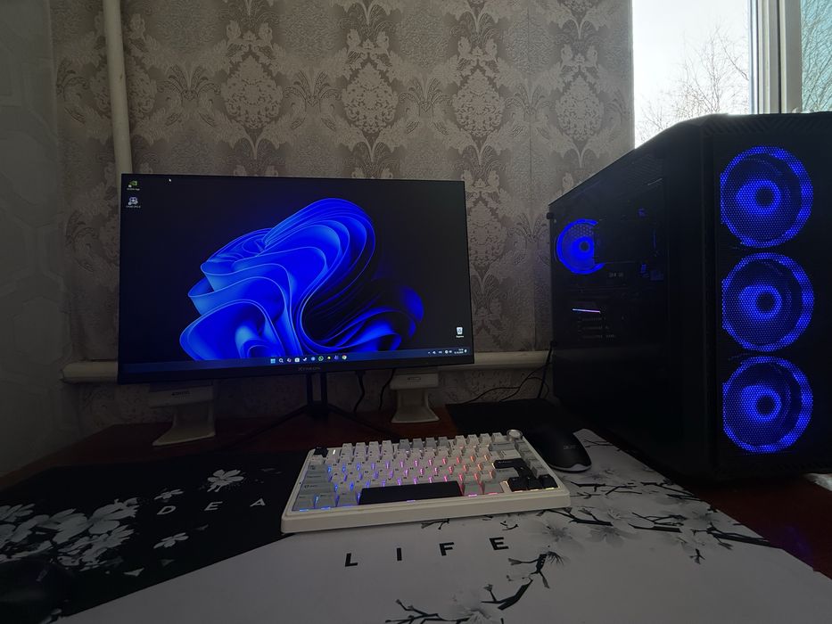 ПК в комплекте монитор, клавиатура,мышька