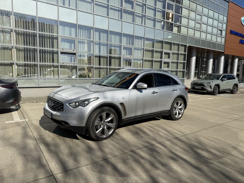 Ofertă - vând infiniti FX 30 S ( divizia de lux a Nissan )