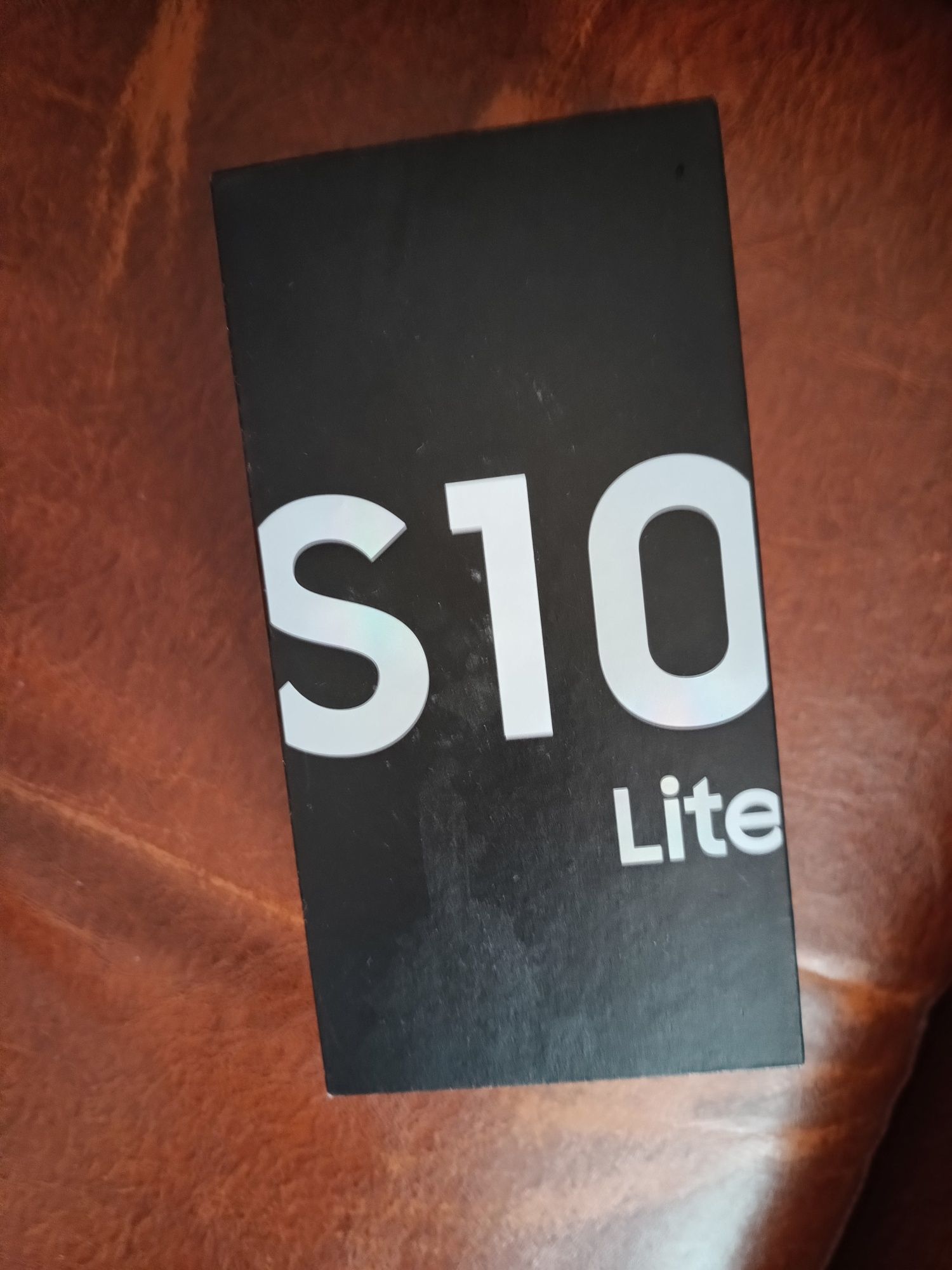 Коробк от Samsung s10 lite