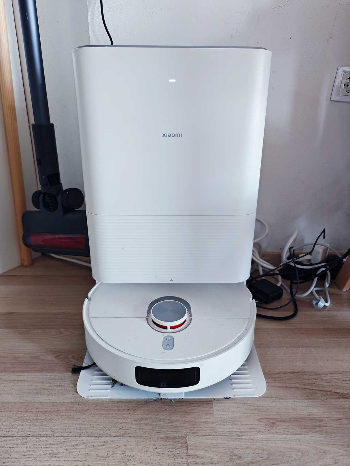 Продавам гаранционен Xiaomi Robot Vacuum X20 Pro