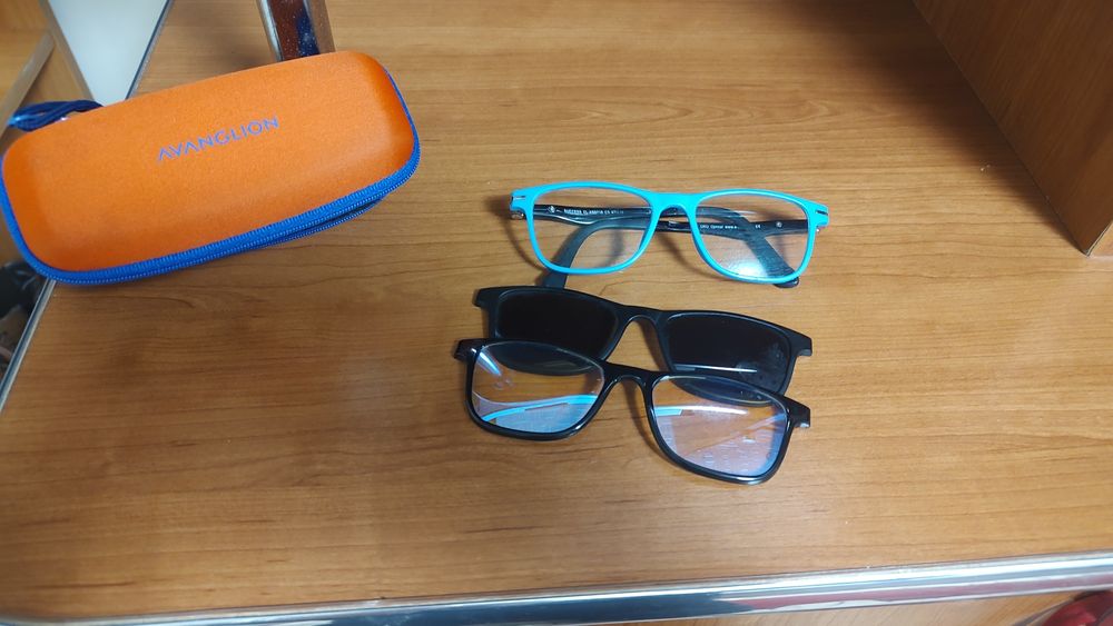 Vând ochelari de vedere pentru copii