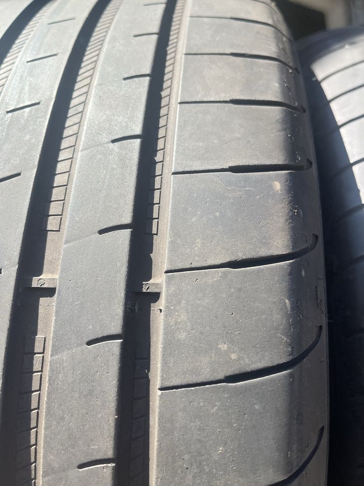 2 бр. летни гуми 245/45/18 GoodYear DOT 0323 5,5 mm