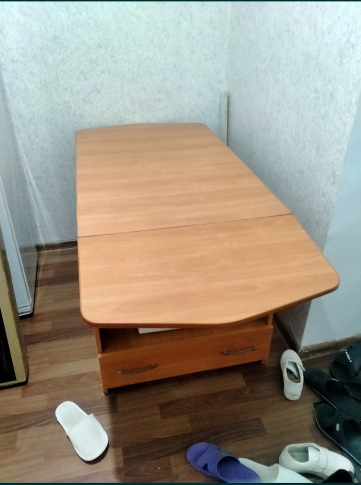Продам раскладной стол в отличном состоянии