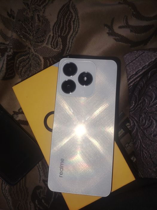 Продам смартфон Realme C61 в идеальном состоянии.

Телефон полностью и