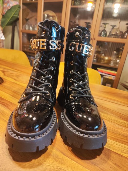 Guess чисто нови обувки /боти/