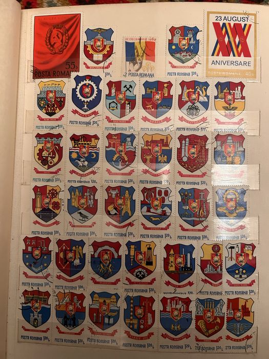 Vand timbre filatelice 2 clasoare vechi de 40 de ani