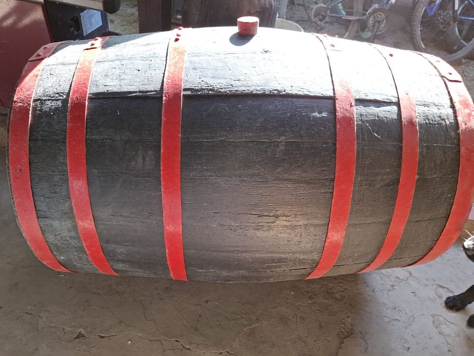 Vând butoi stejar 250 litri