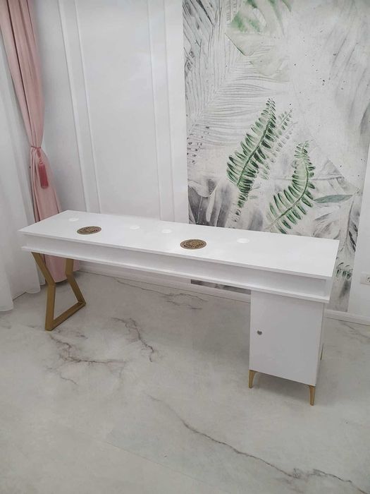 Vând 2 mese de manichiură pentru cursuri cu aspirator incorporat