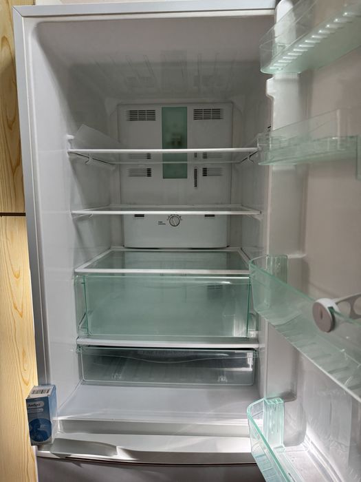 Продаю холодильник в отличном состоянии — работает без нареканий