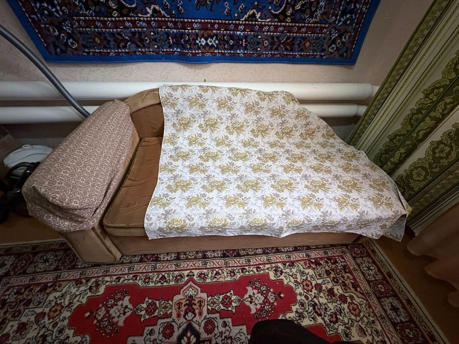Диван-кровать в хорошем состоянии