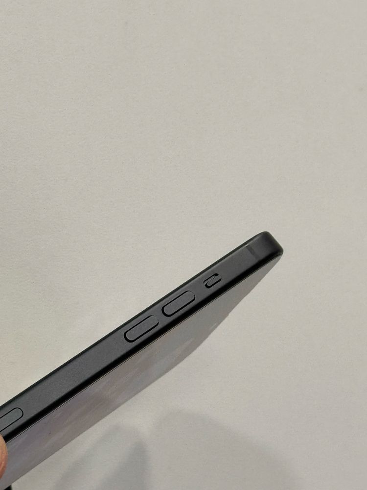 Продавам перфектен iPhone 15 100%