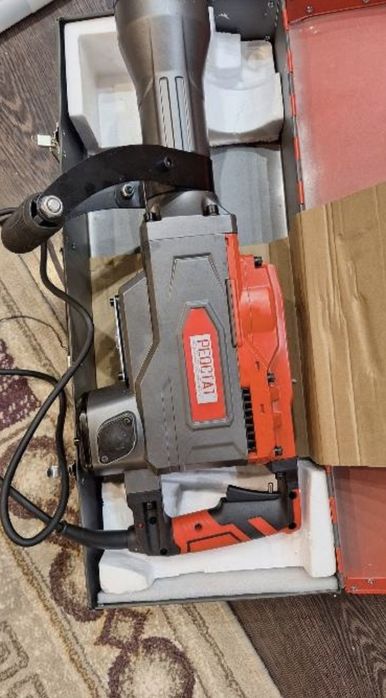 Продам отбойный молоток неделю только пользовалься цена 49 000ь.