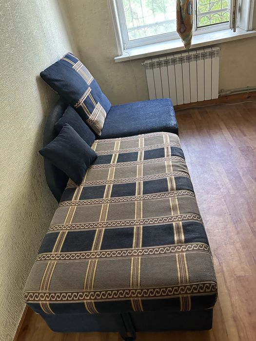 Срочно продам диван
