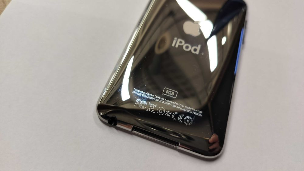 Apple Ipod Touch 3rd Gen 8GB Model MC086FD Black