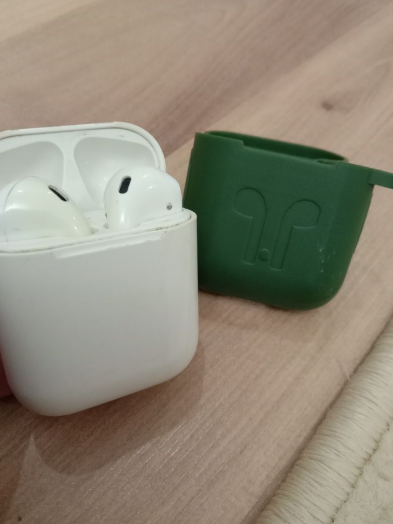 AirPods 2 белый, без гарантии.