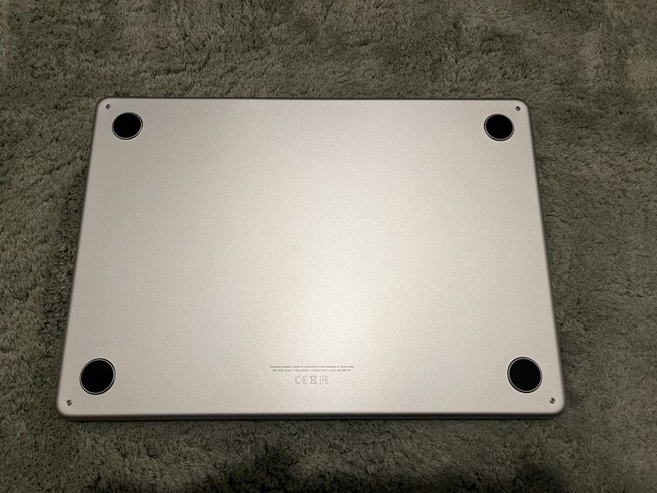 MacBook Air 13.6” M2 (2022) — Silver , 8GB / 256GB SSD, Baterie 100%