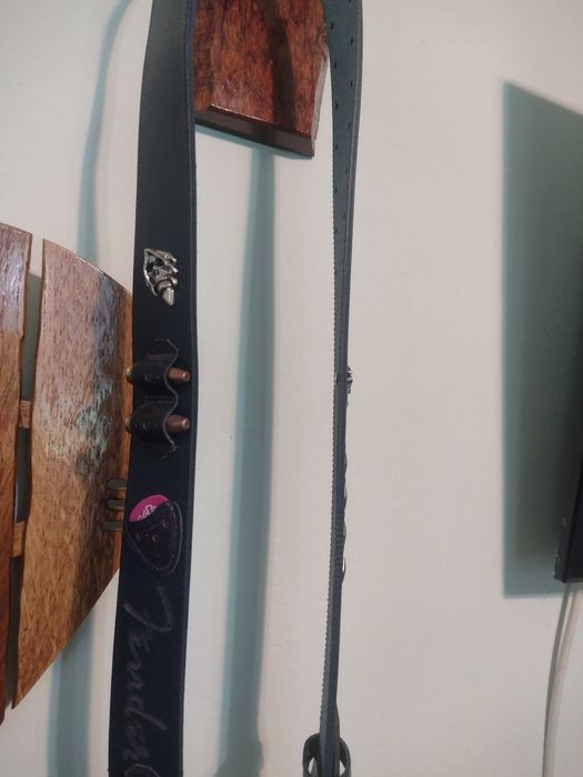 Curea tip FENDER pt. chitara acustica sau electrica piele naturala.