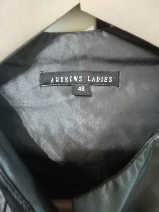 Бяло дамско яке, сиво сако, черна жилетка, светла жилетка