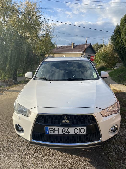 Mitsubishi Outlander -SUV full