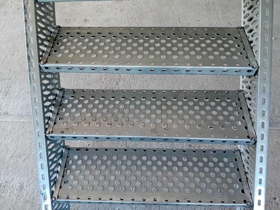 Scara metalica zincata din otel