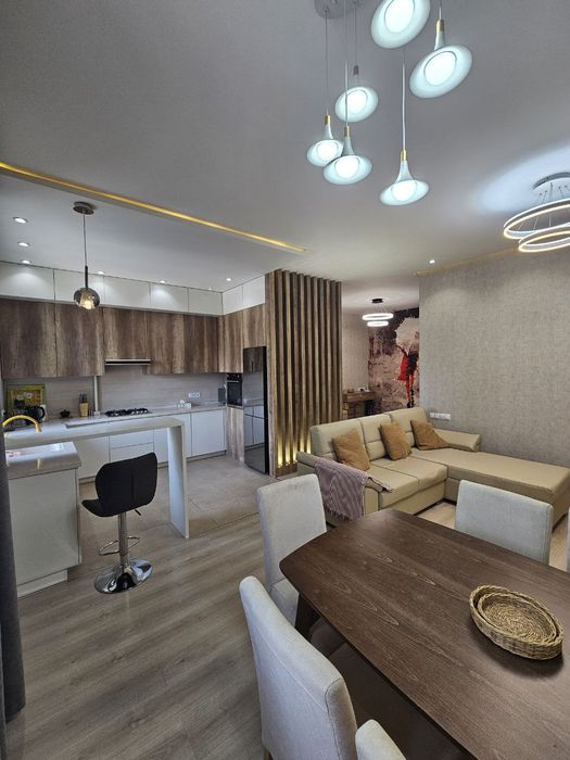 Сдаётся 3/3/5 на Максим Горького. Новостройка.