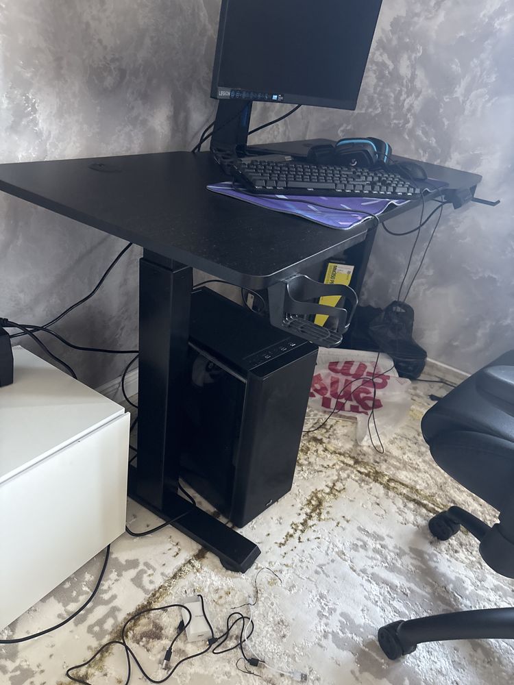 Игровой компьютер , экран, комплект всё