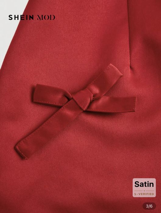 Сатенена червена рокля