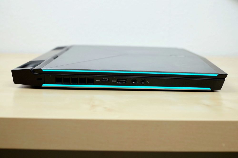 Laptop gaming Alienware cu procesor i7 si placa video de 8 gb