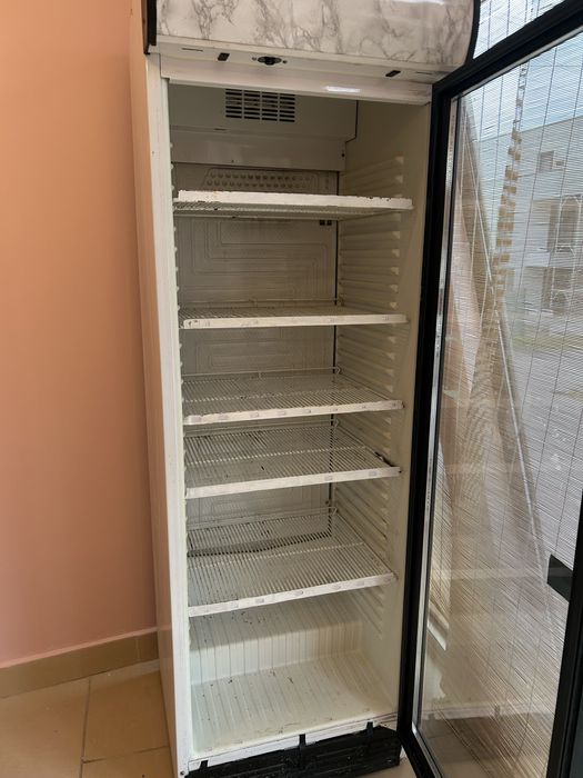 Хладилна витрина 60 х 60 х 180