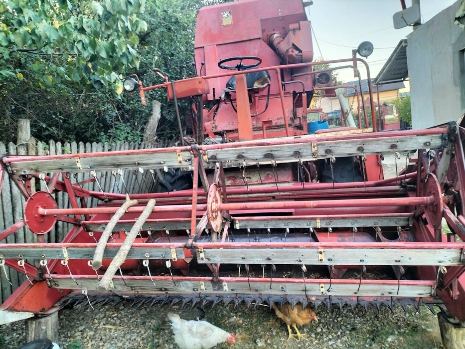 Se vinde combina fahr m66s cu motor cu răcire pe aer deutz f4l 912