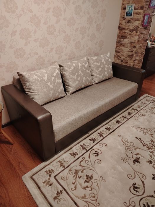 Диван с одним креслом