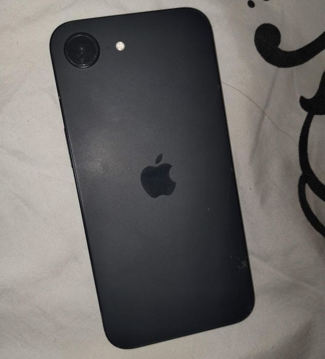 Schimb iPhone 16 E,cu 15 gold