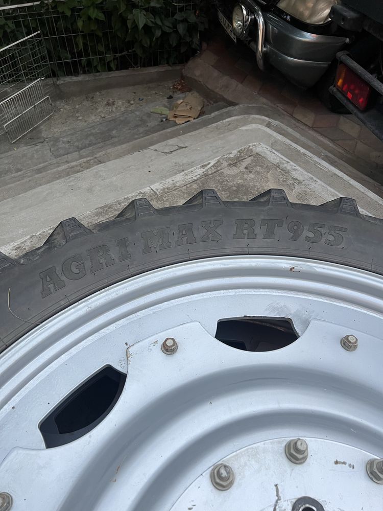 Vand rotii de tractor Jondir
