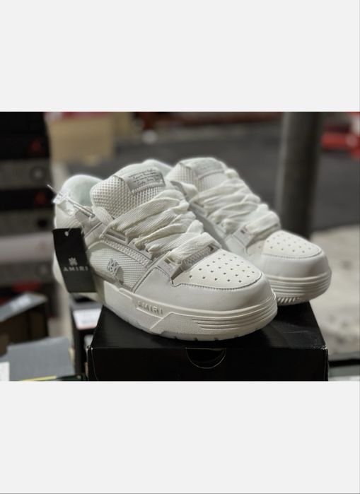 Amiri ma-1 albi, noi