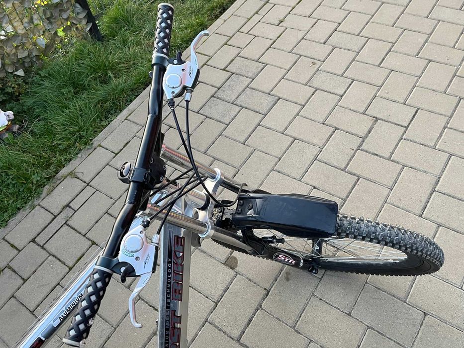 Vand bicicleta de teren First Bike, cadru din aluminiu + scaun copii