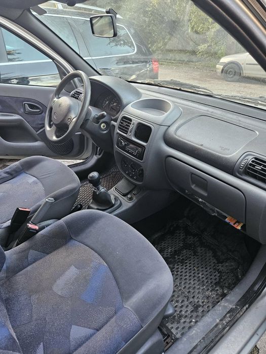 Продавам Рено Клио