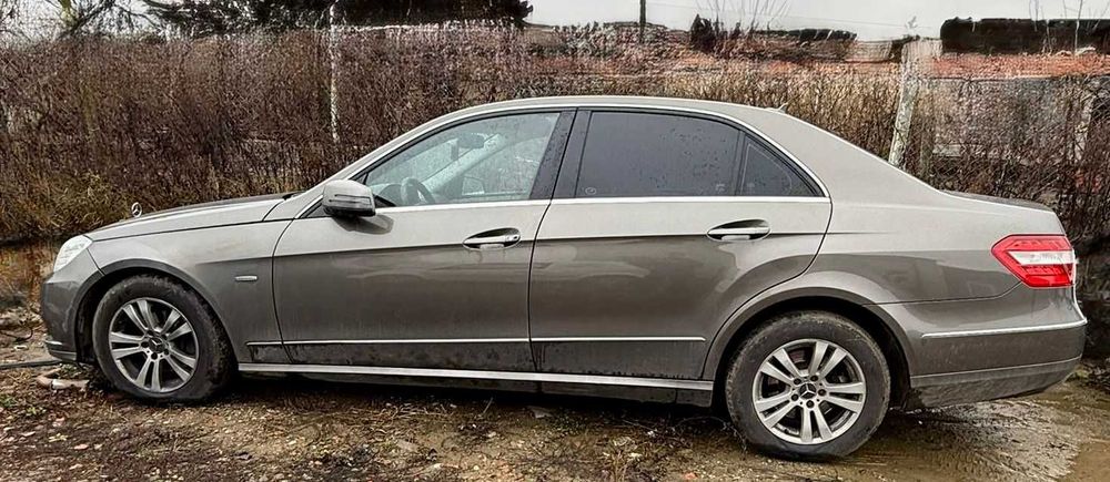 Dezmembrez Mercedes E class 220 2.2 motor defect