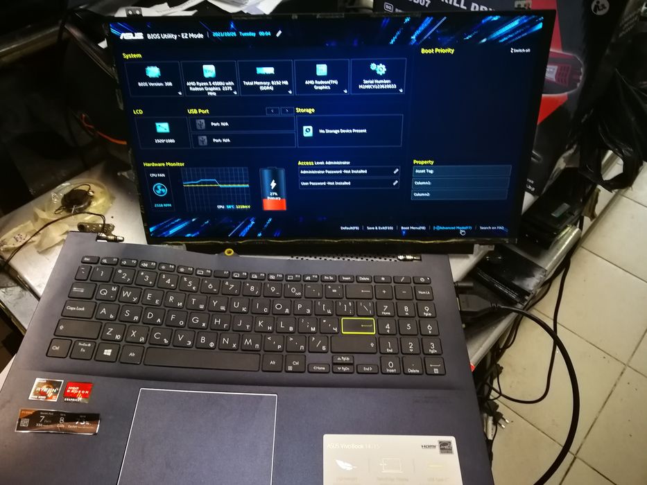 Asus VivoBook M513I M513IA-WB514T работещ, на части.