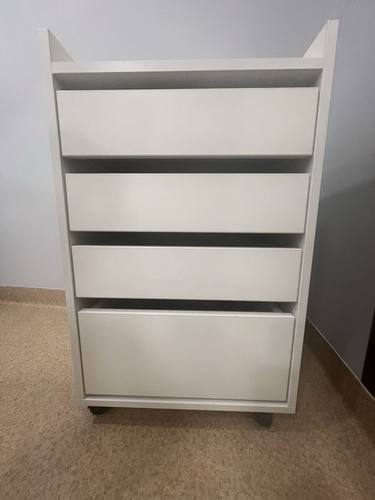 Comoda cu rotile si sertare