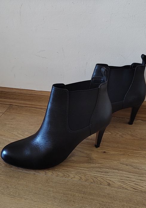 Боти на Clarks от естествена кожа