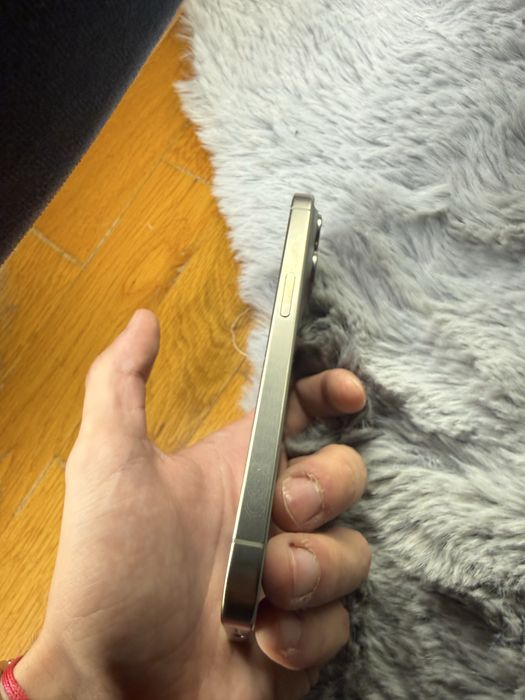 Продавам iPhone 15Pro 128GB Natural Titanium